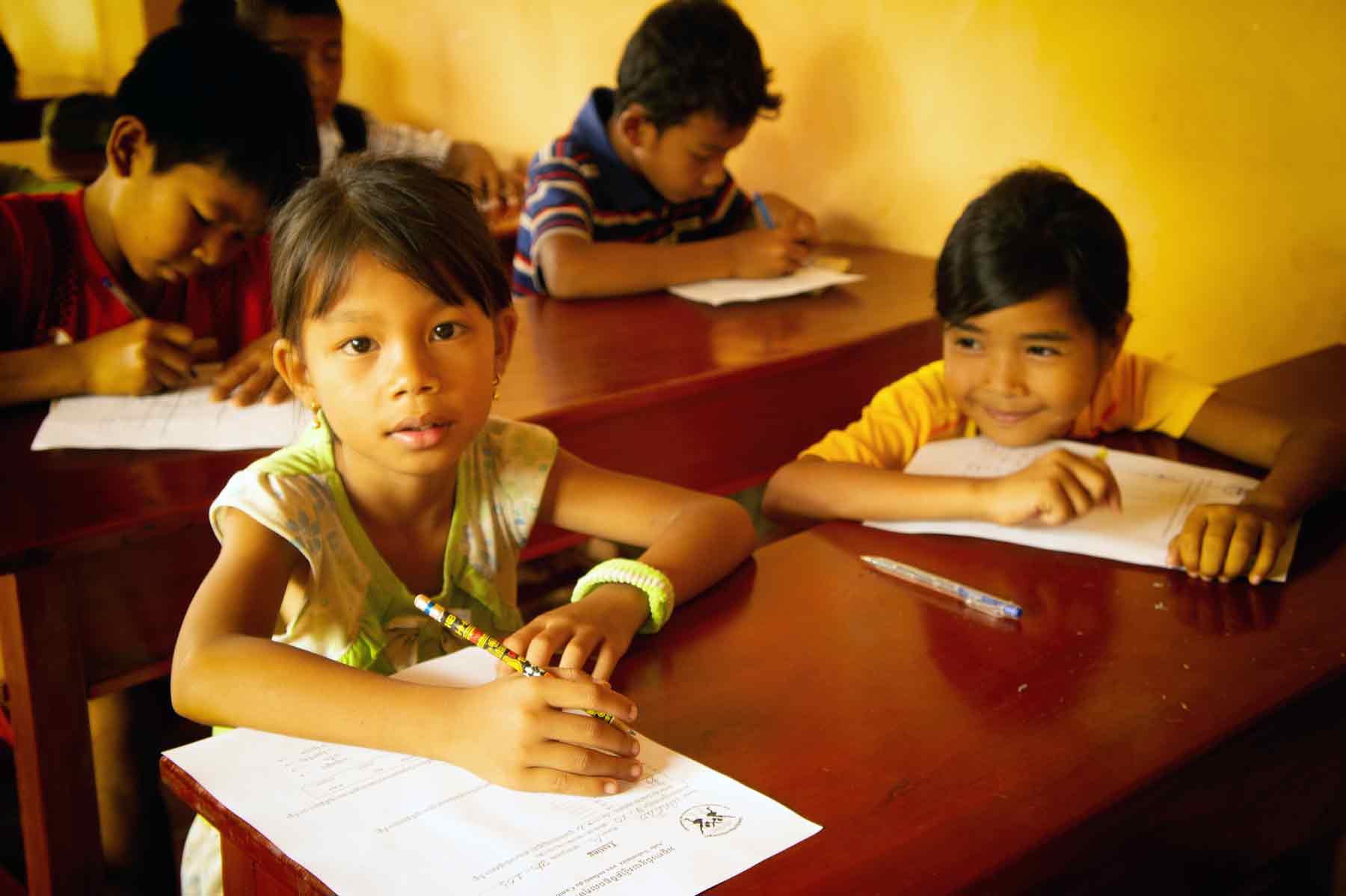Écolier cambodgien soutenu par AVEC